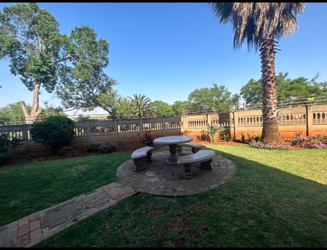 2 BEDROOM APARTMENT FOR SALE IN VANDERBIJLPARK CW 1